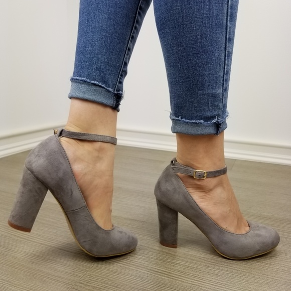 Ankle strap vintage style round toe block heels - Picture 5 of 8